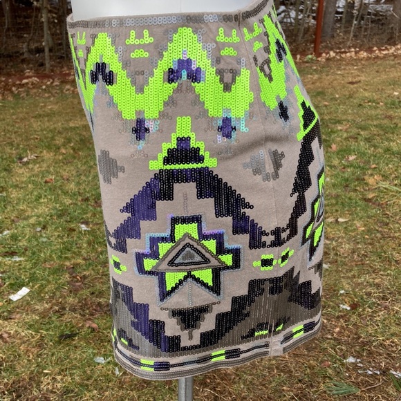 Express lined stretch neon yellow/color shift/black sequins on neutral skirt S - Picture 3 of 6
